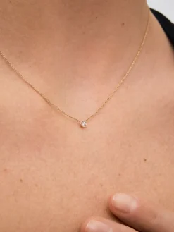 Colgante cadena de oro rosa de 18K con diamante solitario