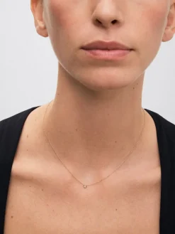 Colgante cadena de oro rosa de 18K con diamante solitario