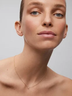 Colgante cadena de oro rosa de 18K con diamante solitario