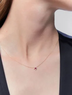 Colgante cadena flor de oro rosa de 18K con rub&iacute; y diamantes