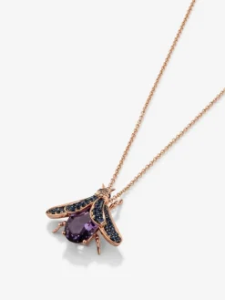 Colgante cadena insecto de oro rosa de 18K con amatista y zafiro