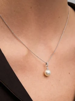 Colgante de cadena de oro blanco de 18k con aro en diamante y perla australiana de 8,5 mm