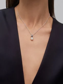 Colgante de cadena de plata 925 con aro en espinela y perla akoya de 9,5 mm