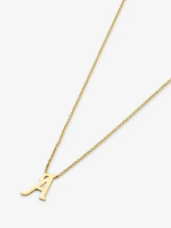 Colgante de oro amarillo de 18K con letra A