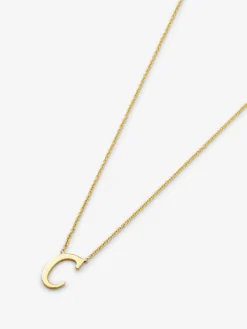 Colgante de oro amarillo de 18K con letra C