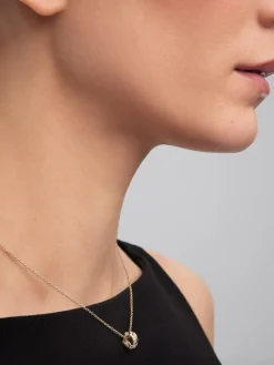 Colgante de oro amarillo de 18K con diamantes blancos en talla brillante de 0,18 cts