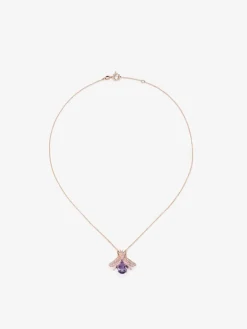 Colgante de oro blanco de 18K con amatista morada en talla oval de 2,77 cts, 4 diamantes marrones en talla brillante con un total de 0,04 cts y 38 zafiros rosas en talla brillante con un total de 0,38 cts