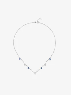 Colgante de oro blanco de 18K con 4 zafiros azules en talla brillante con un total de 0,85 cts y 9 diamantes en talla brillante con un total de 0,54 cts