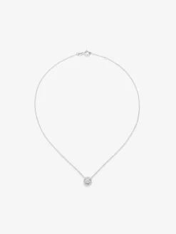 Colgante de oro blanco de 18K con 25 diamantes en talla brillantes con un total de 0,31 cts