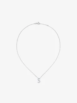 Colgante de oro blanco de 18K con letra S y 16 diamantes en talla brillante con un total de 0,07 cts