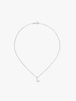 Colgante de oro blanco de 18K con letra L y 12 diamantes en talla brillante con un total de 0,07 cts