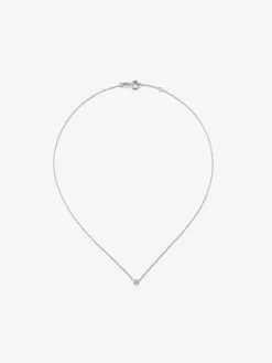Colgante de oro blanco de 18K y diamantes en talla brillante de 0,08 cts y forma de estrella