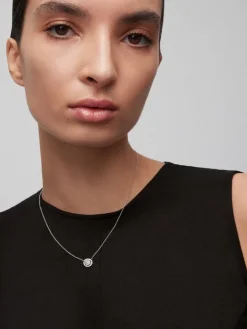 Colgante de oro blanco de 18kt con diamantes