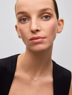Colgante de oro blanco de 18K con diamantes 0,21 cts en forma de estrella