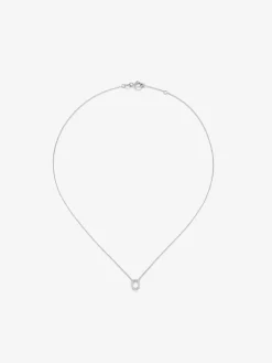 Colgante de oro blanco de 18K con letras y diamantes blancos en talla brillante
