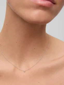 Colgante de oro blanco de 18K con diamantes en talla brillante de 0,05 cts