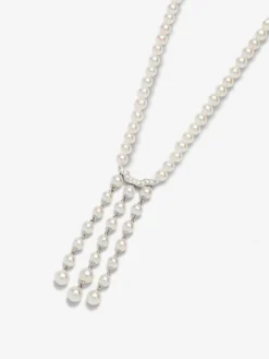 Colgante de oro blanco de 18K con 172 perlas akoya y 9 diamantes en talla brillante con un total de 0,09 cts