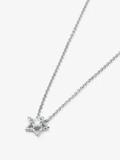Colgante de oro blanco de 18K con diamante blanco en talla brillante de 0,1 cts y forma de estrella