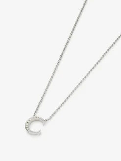 Colgante de oro blanco de 18K con letra C en pavé de 7 diamantes en talla brillante con un total de 0,05 cts