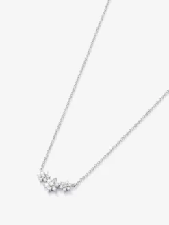 Colgante de oro blanco de 18K con diamantes en talla brillante de 0,29 cts y forma de estrellas