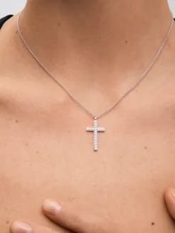 Colgante de oro blanco de 18K con 18 diamantes en talla brillante con un total de 0,33 cts