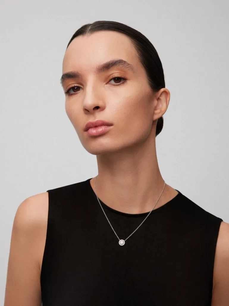 Colgante de oro blanco de 18kt con diamantes