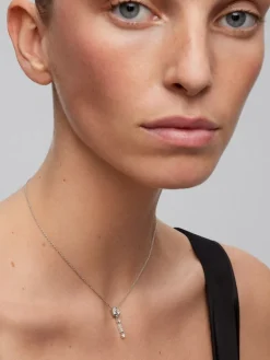 Colgante de oro blanco de 18K con diamantes en talla brillante y baguette de 0,5 cts