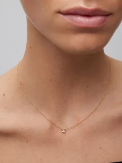 Colgante de oro rosa de 18K con diamante en talla brillante de 0,15 cts