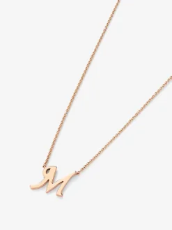 Colgante de oro rosa de 18K con letra M