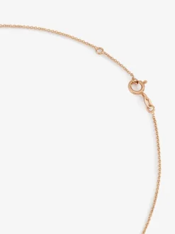 Colgante de oro rosa de 18K con letra M