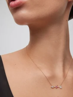 Colgante de oro rosa y oro blanco de 18kt con diamantes y zafiros