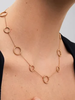 Collar c&iacute;rculos gallonados de oro rosa de 18kt