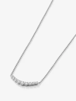 Collar de oro blanco de 18K con 9 diamantes en talla brillante con un total de 0,26 cts