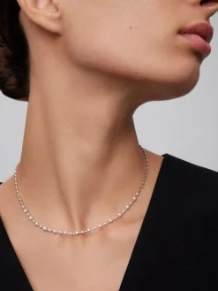 Collar de oro blanco de 18K con 27 diamantes en talla brillante con un total de 0,95 cts