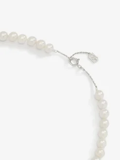 Collar de oro blanco de 18K con perlas akoya