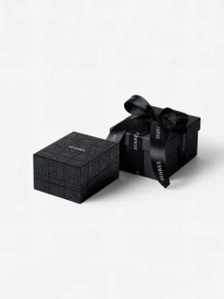 Collar de oro blanco de 18K con diamantes blancos y zafiros azules