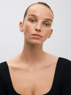 Collar de oro de 18K con diamante negro y diamante blanco