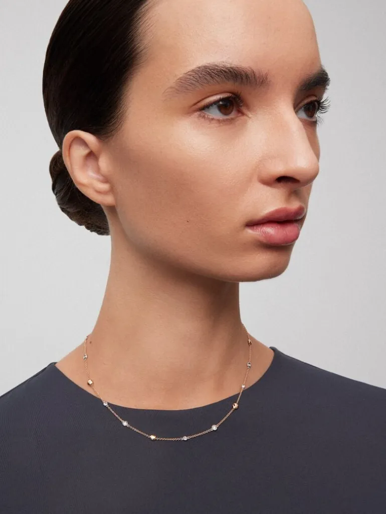 Collar de oro rosa de 18K con 12 diamantes en talla brillante con un total de 0,38 cts