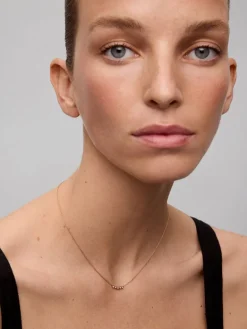 Collar de oro rosa de 18K con 5 diamantes en talla brillante con un total de 0,07 cts