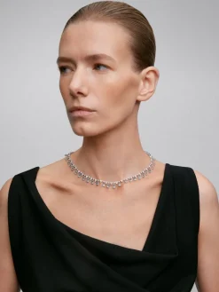 Collar rivière de oro blanco de 18K con 25 aguamarinas azules en talla pera con un total de 8,33 cts, 39 en talla brillante con un total de 5,868 cts y 103 diamantes en talla brillante con un total de 3,82 cts