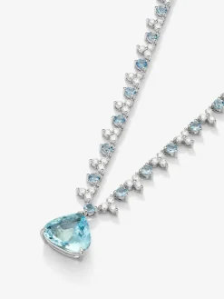 Collar rivière de oro blanco de 18K con aguamarina en talla pera de 5,88 cts,38 aguamarinas en talla brillante con un total de 5,41 cts y 114 diamantes en talla brillante con un total de 6,27 cts