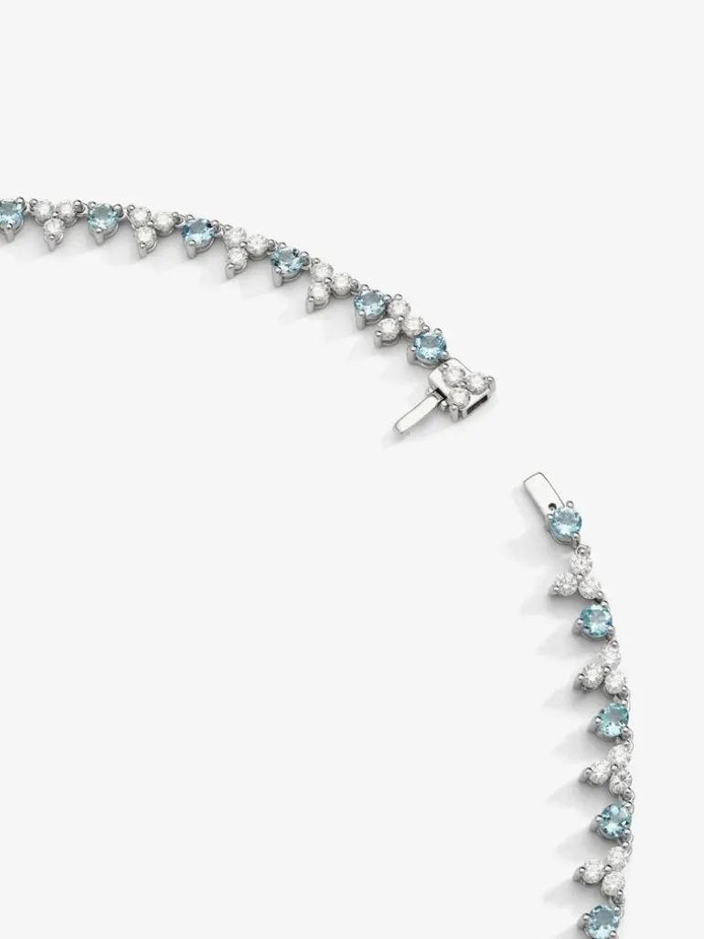 Collar rivière de oro blanco de 18K con aguamarina en talla pera de 5,88 cts,38 aguamarinas en talla brillante con un total de 5,41 cts y 114 diamantes en talla brillante con un total de 6,27 cts