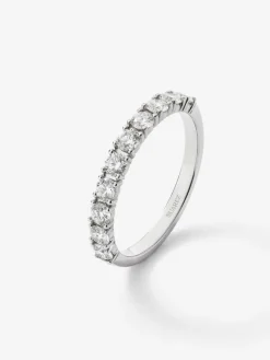 Media alianza de oro blanco de 18K con 10 diamantes en talla brillante con un total de 0,74 cts