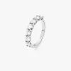 Media alianza de oro blanco de 18K con 9 diamantes en talla brillante con un total de 0,9 cts