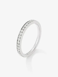 Media alianza de oro blanco de 18K con 18 diamantes en talla brillante con un total de 0,17 cts