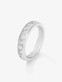 Media alianza de oro blanco de 18K con 11 diamantes en talla princesa con un total de 1,28 cts