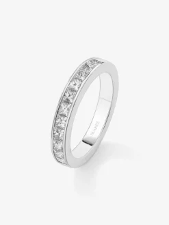 Media alianza de oro blanco de 18K con 13 diamantes en talla princesa con un total de 0,98 cts