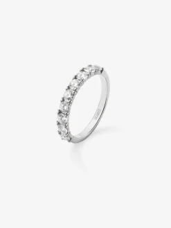 Media alianza de oro blanco de 18K con 9 diamantes en talla brillante con un total de 1,22 cts