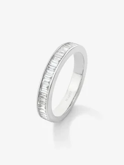 Media alianza de oro blanco de 18K con 31 diamantes en talla baguette con un total de 0,5 cts