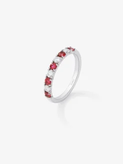 Media alianza de oro blanco de 18K con 5 rub&iacute;es en talla brillante con un total de 0,44 cts y 4 diamantes en talla brillante con un total de 0,26 cts